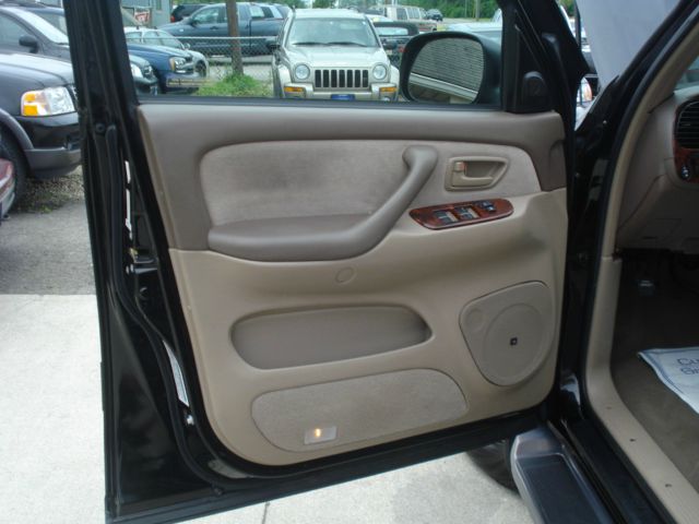 Toyota Sequoia 2002 photo 21