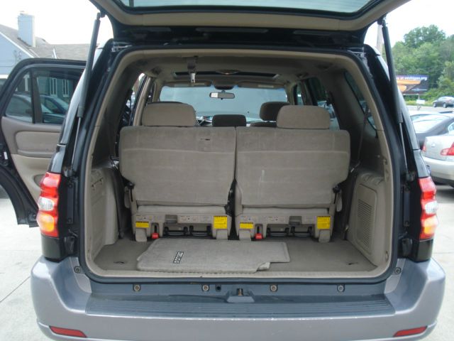 Toyota Sequoia 2002 photo 23