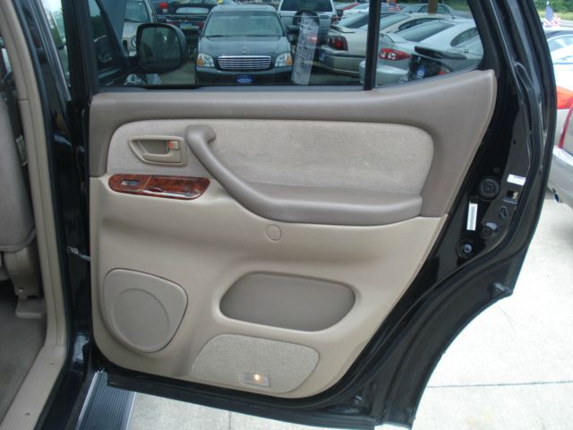 Toyota Sequoia 2002 photo 25