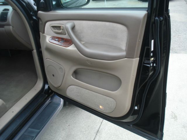 Toyota Sequoia 2002 photo 28