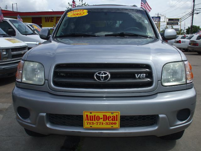 Toyota Sequoia 2002 photo 2