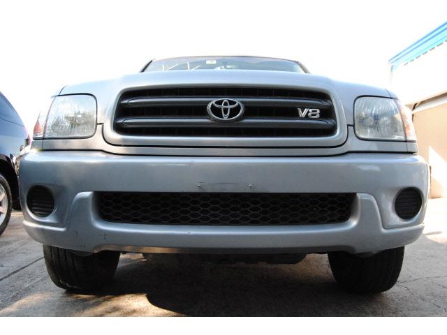 Toyota Sequoia 2002 photo 1