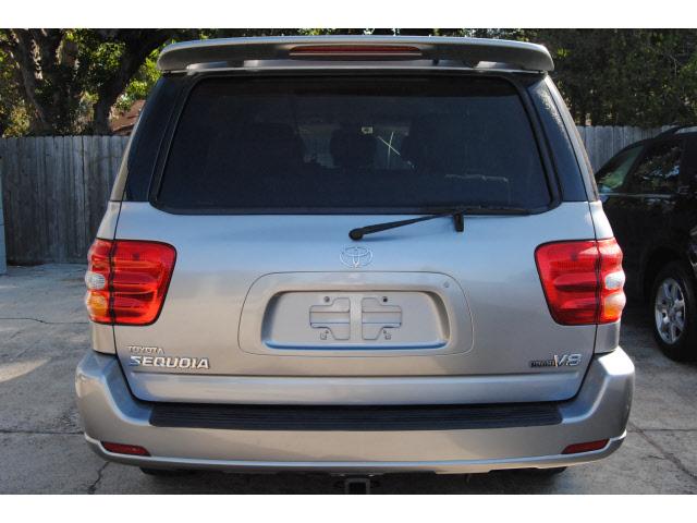 Toyota Sequoia 2002 photo 3