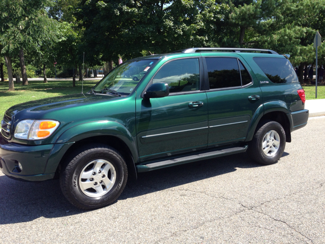 Toyota Sequoia 2002 photo 2