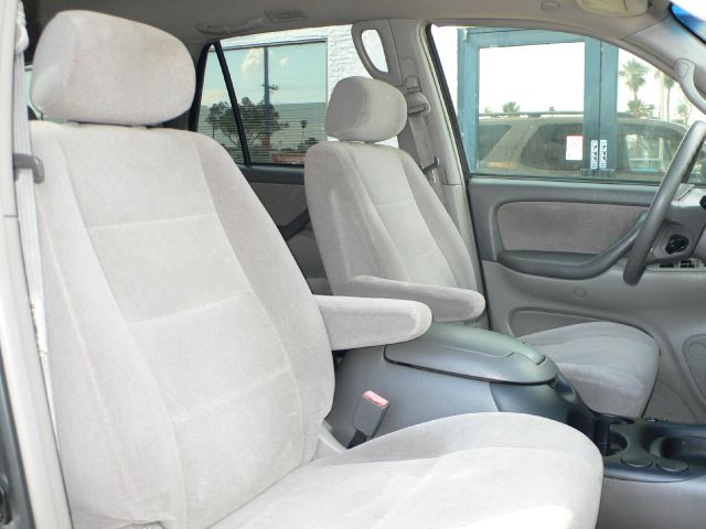 Toyota Sequoia 2003 photo 3