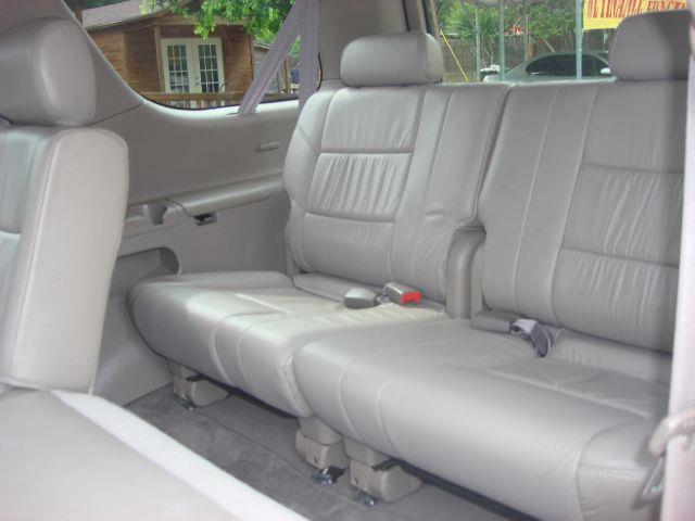 Toyota Sequoia 2003 photo 1