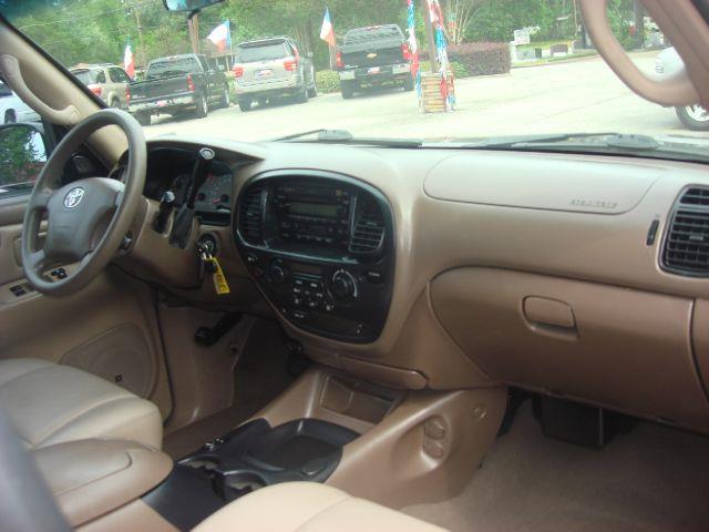 Toyota Sequoia 2003 photo 10