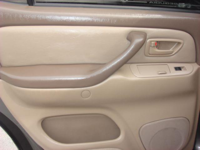 Toyota Sequoia 2003 photo 11