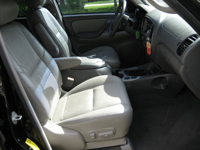 Toyota Sequoia 2003 photo 22