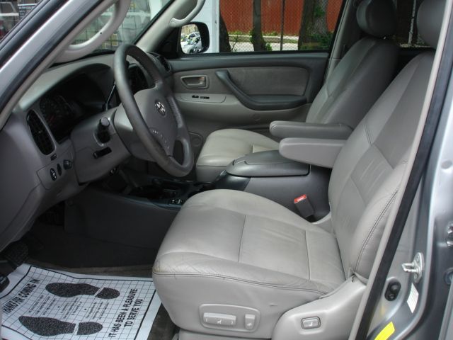 Toyota Sequoia 2003 photo 1