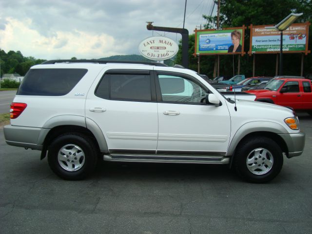 Toyota Sequoia 2003 photo 2