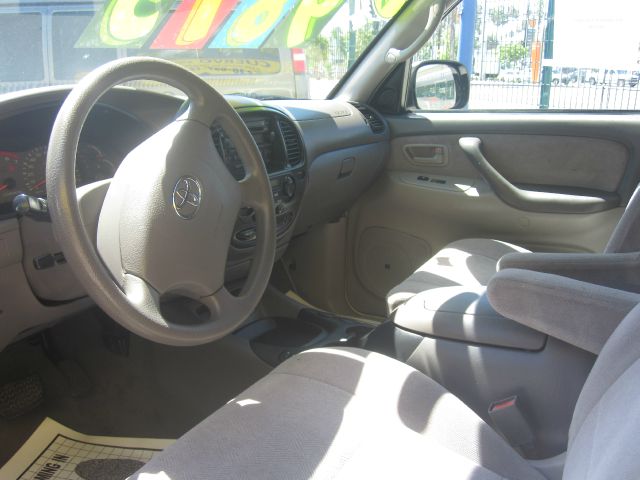 Toyota Sequoia 2003 photo 3