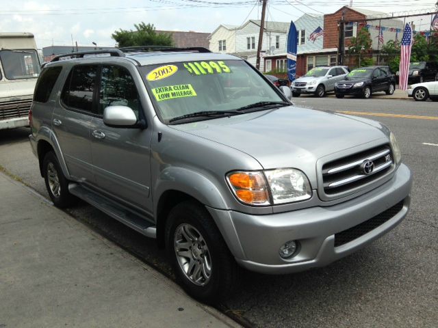 Toyota Sequoia 2003 photo 3