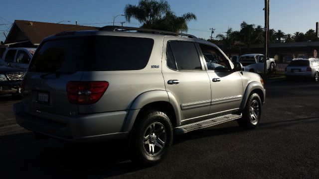 Toyota Sequoia 2003 photo 2