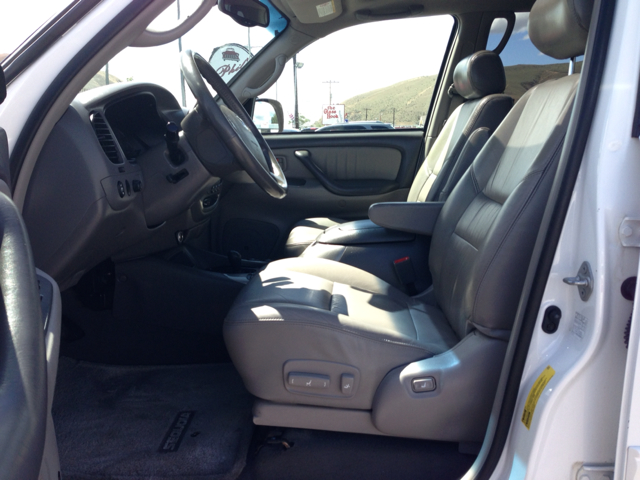 Toyota Sequoia 2003 photo 2