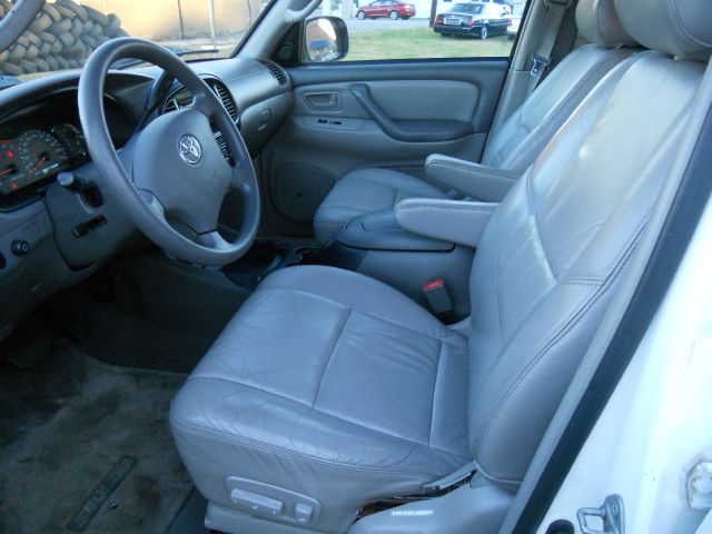 Toyota Sequoia 2003 photo 3