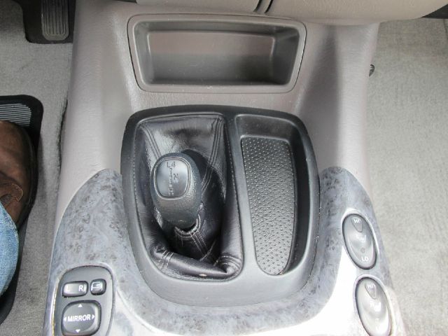 Toyota Sequoia 2003 photo 10