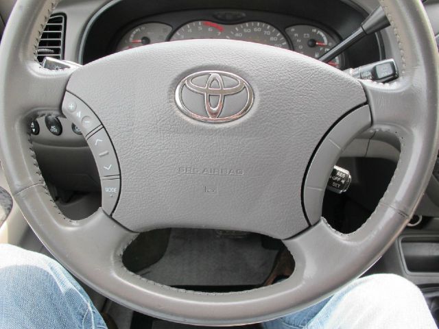 Toyota Sequoia 2003 photo 21