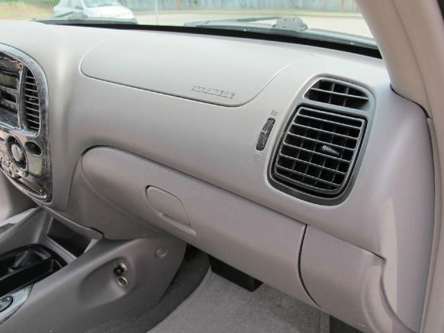 Toyota Sequoia 2003 photo 30