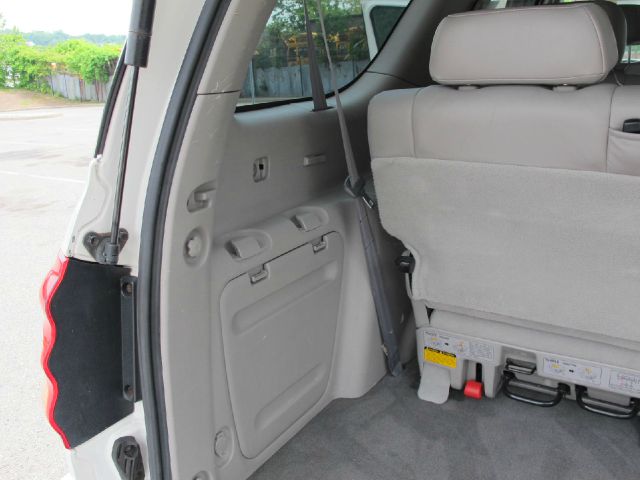 Toyota Sequoia 2003 photo 6