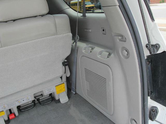 Toyota Sequoia 2003 photo 67