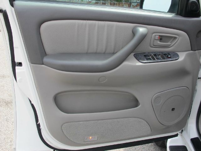 Toyota Sequoia 2003 photo 74