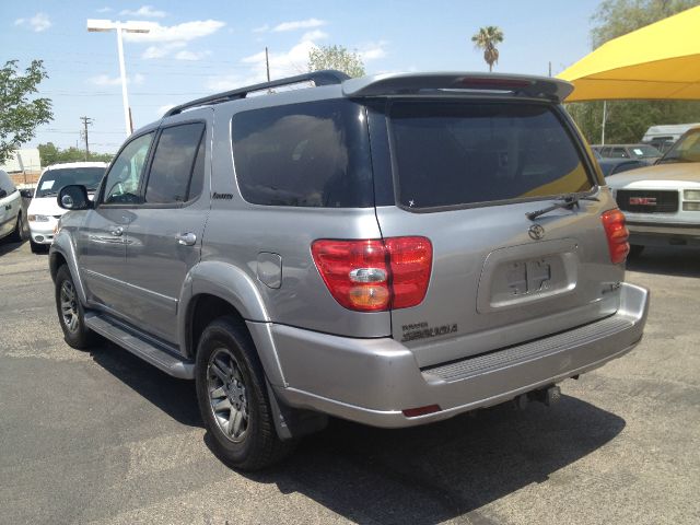 Toyota Sequoia 2003 photo 2