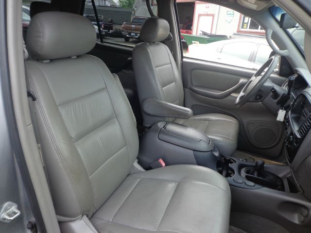 Toyota Sequoia 2003 photo 2