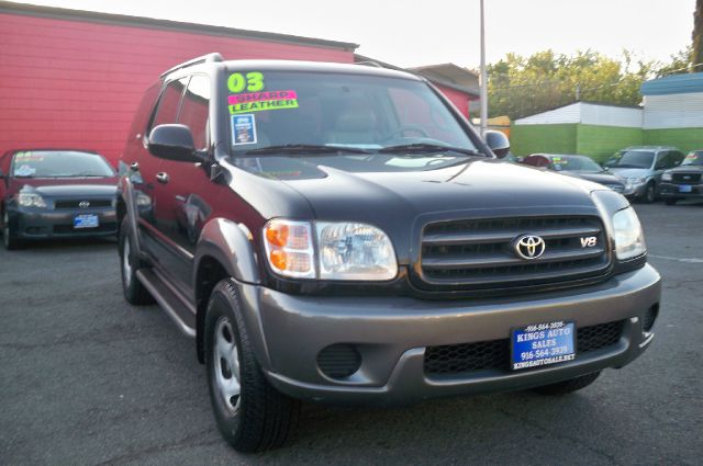 Toyota Sequoia 2003 photo 2