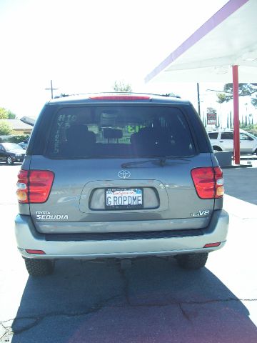 Toyota Sequoia 2003 photo 2