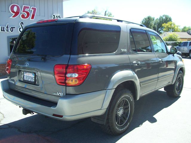 Toyota Sequoia 2003 photo 3