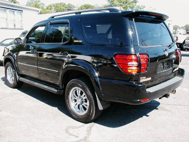 Toyota Sequoia 2003 photo 2