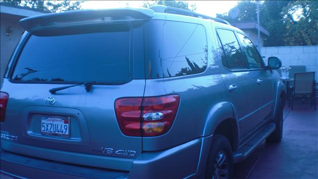 Toyota Sequoia 2003 photo 2