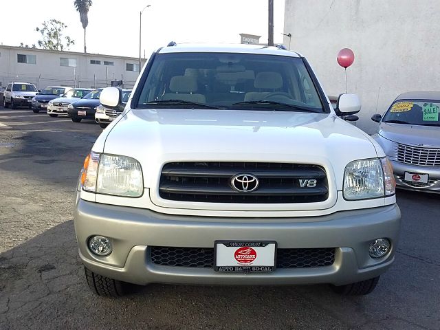 Toyota Sequoia 2004 photo 2