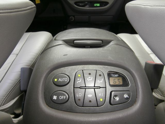 Toyota Sequoia 2004 photo 14