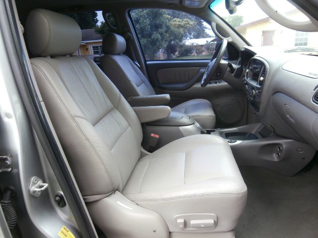 Toyota Sequoia 2004 photo 16