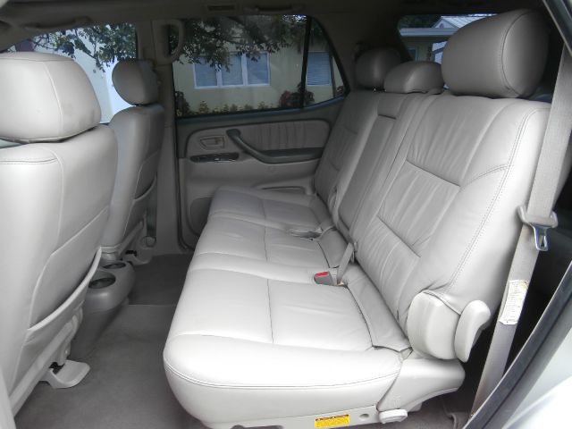 Toyota Sequoia 2004 photo 8