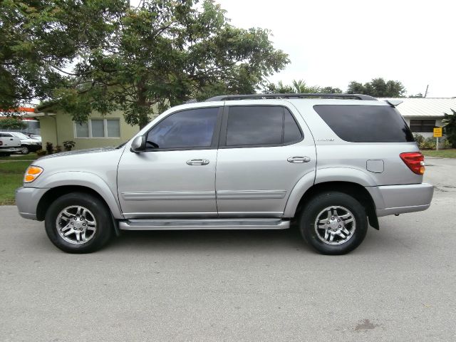 Toyota Sequoia 2004 photo 9