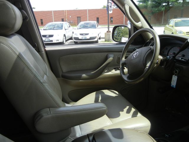 Toyota Sequoia 2004 photo 3