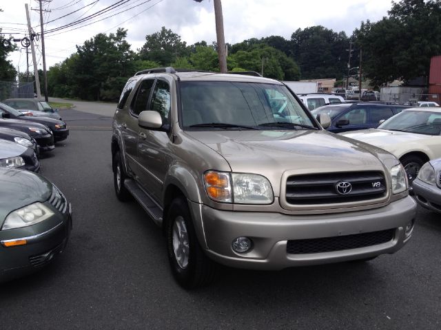 Toyota Sequoia 2004 photo 1