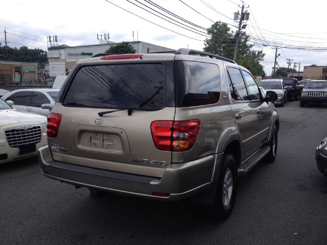 Toyota Sequoia 2004 photo 3