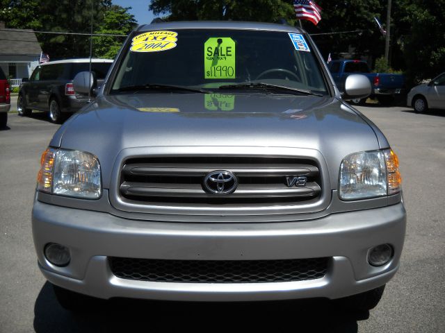 Toyota Sequoia 2004 photo 4