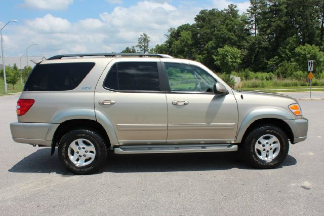 Toyota Sequoia 2004 photo 10