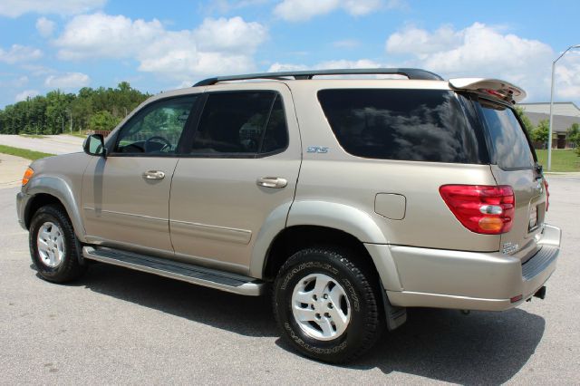 Toyota Sequoia 2004 photo 11