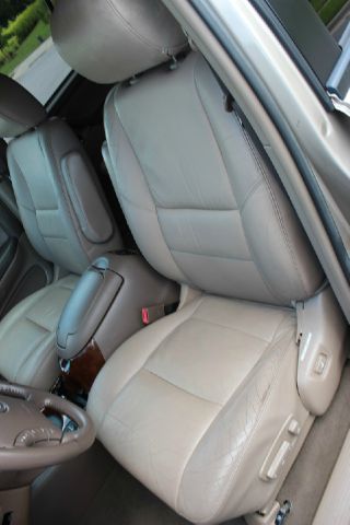 Toyota Sequoia 2004 photo 2