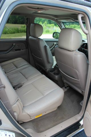 Toyota Sequoia 2004 photo 23