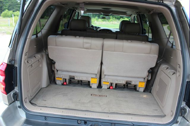 Toyota Sequoia 2004 photo 24