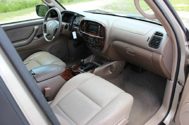 Toyota Sequoia 2004 photo 29