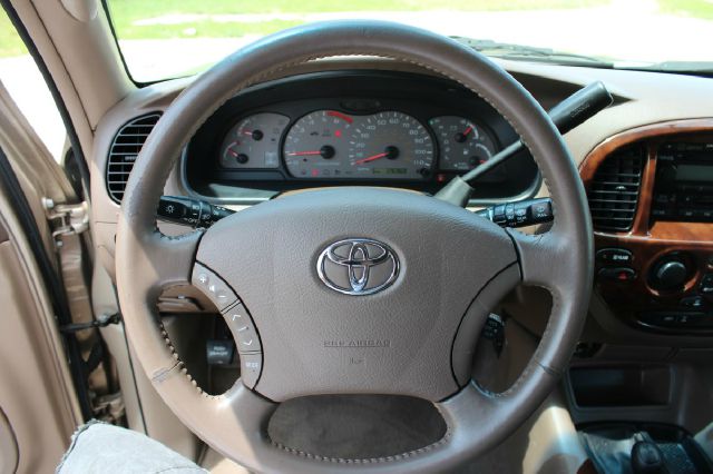 Toyota Sequoia 2004 photo 41