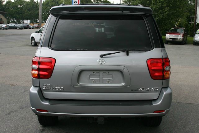 Toyota Sequoia 2004 photo 1